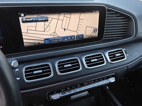 Used 2025 Mercedes-Benz GLS 450 4MATIC image 8