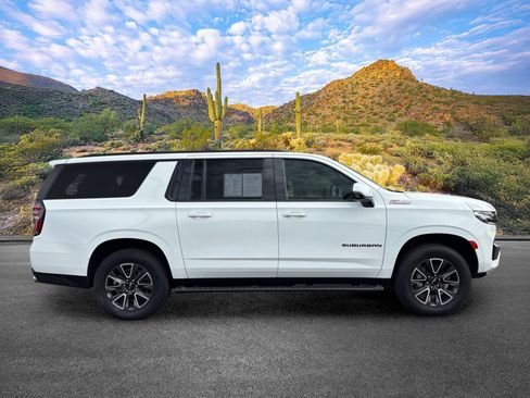 Used 2022 Chevrolet Suburban Z71 w/ Z71 Off-Road Package AWD/4WD image 3