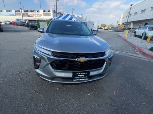 Used 2024 Chevrolet Trax LT image 3