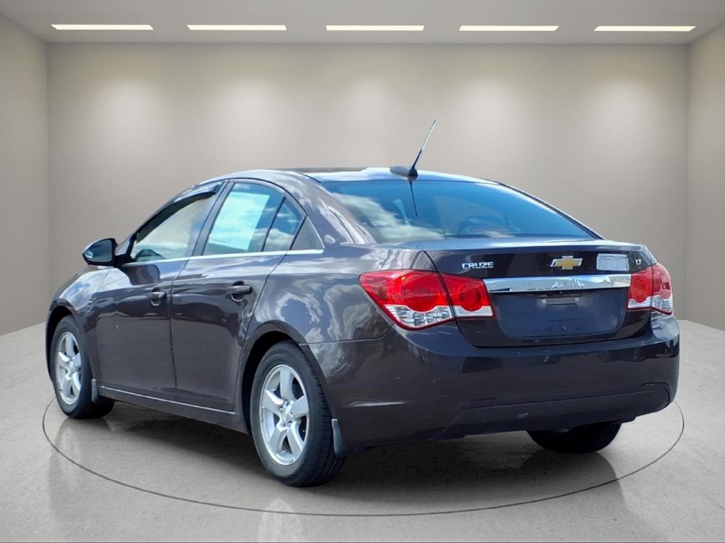 Used 2015 Chevrolet Cruze LT w/ Technology Package FWD image 17