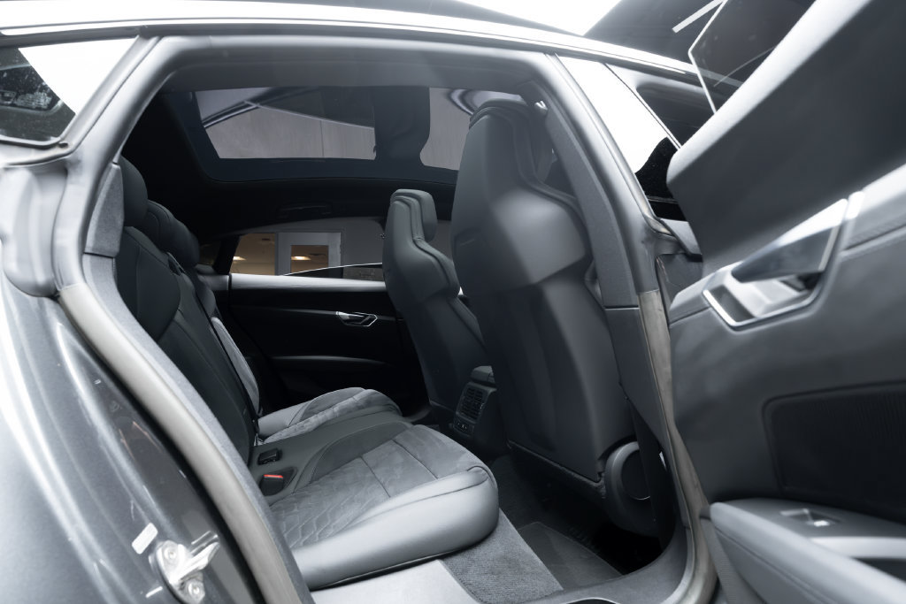 Used 2022 Audi e-tron GT Premium Plus AWD/4WD image 42