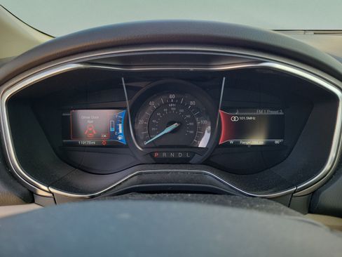 Used 2018 Ford Fusion SE FWD image 25