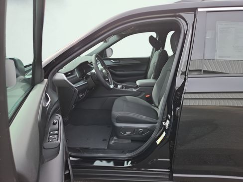 New 2026 Jeep Grand Cherokee Laredo AWD/4WD image 9