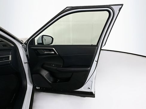 Used 2024 Mitsubishi Outlander SE image 32