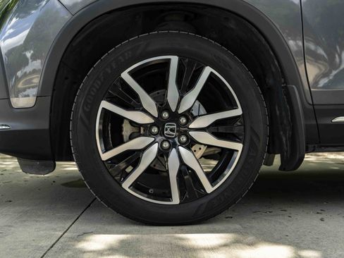 Used 2019 Honda Pilot Touring image 14