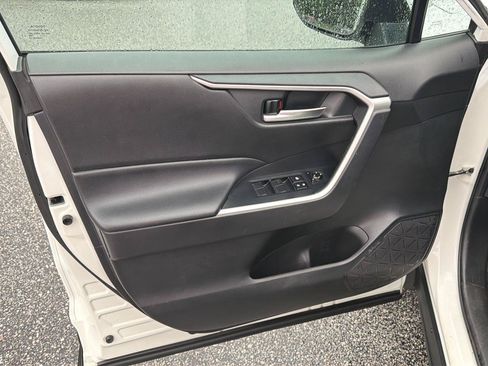 Used 2020 Toyota RAV4 XLE FWD image 15