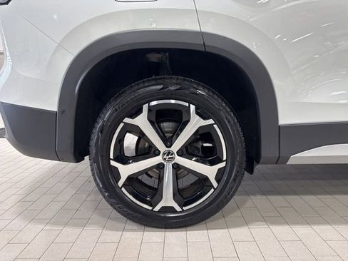 Certified 2025 Volkswagen Tiguan SE image 24