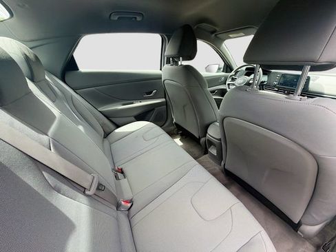 Used 2024 Hyundai Elantra SE FWD image 25