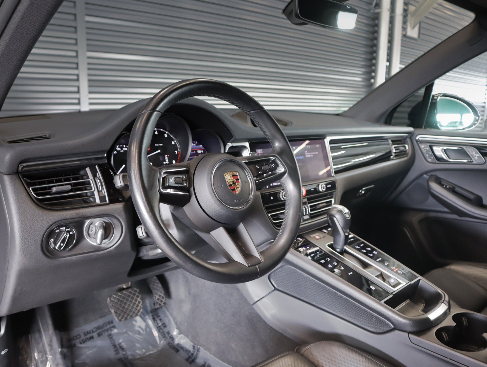 Certified 2023 Porsche Macan AWD/4WD image 4