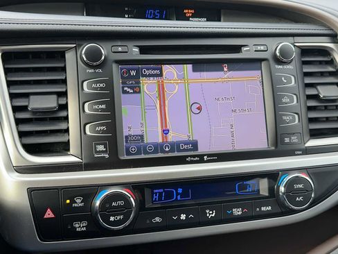 Used 2015 Toyota Highlander Limited image 27