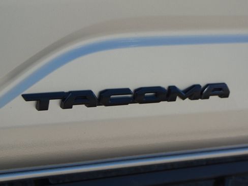 Used 2025 Toyota Tacoma TRD Off-Road AWD/4WD image 19