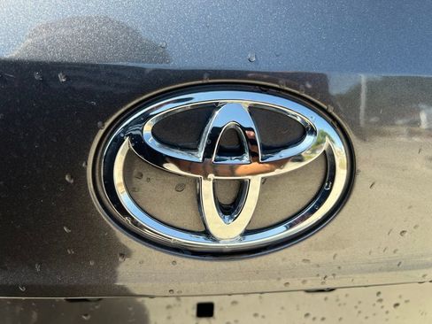 Used 2023 Toyota Highlander LE FWD image 11