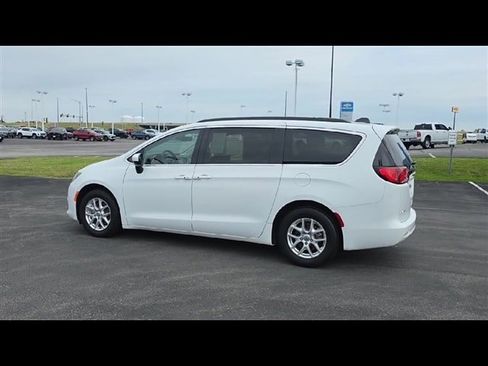 Used 2021 Chrysler Voyager Lxi image 6