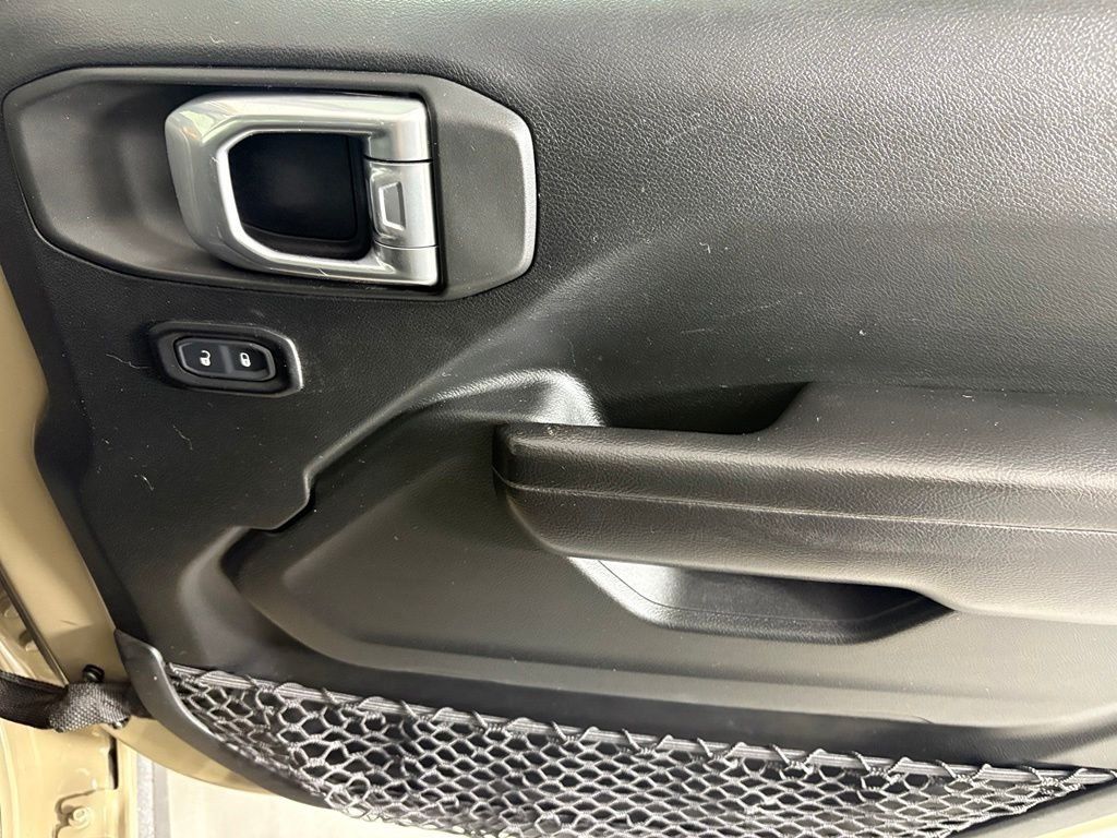 Used 2020 Jeep Gladiator Mojave AWD/4WD image 12