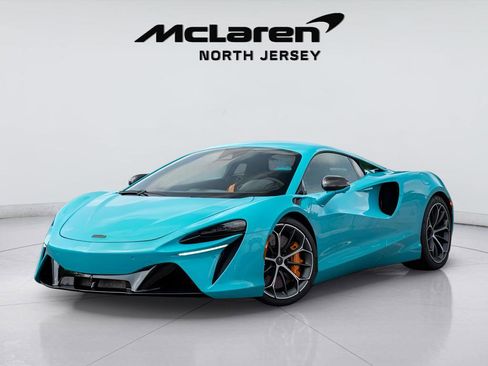 New 2025 McLaren Artura RWD image 1