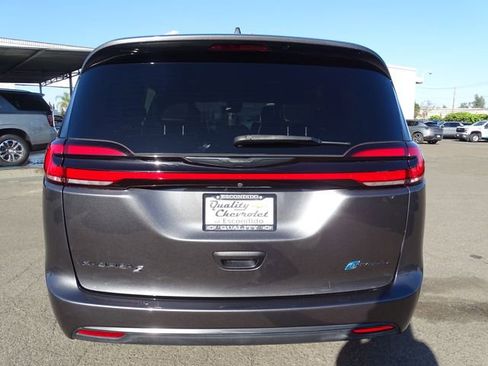 Used 2022 Chrysler Pacifica Touring-L w/ S Appearance Package image 3