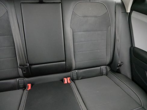 Certified 2022 Volkswagen Taos SE image 14