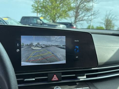 Used 2024 Hyundai Elantra SEL image 23