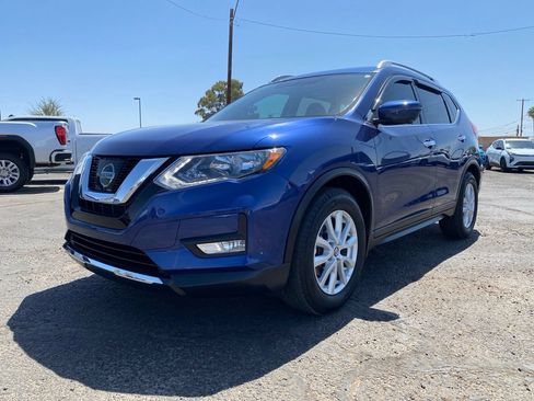 Used 2017 Nissan Rogue SV w/ SV Premium Package FWD image 2