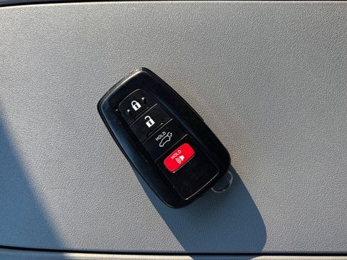 Used 2023 Toyota Highlander Limited AWD/4WD image 32