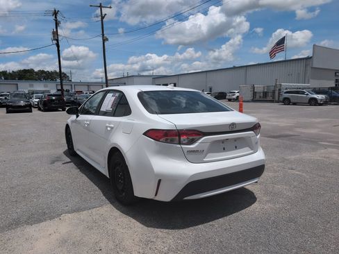 Used 2022 Toyota Corolla LE FWD image 6