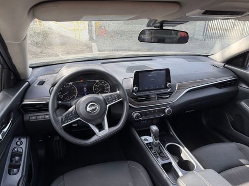 Used 2024 Nissan Altima 2.5 SV image 18