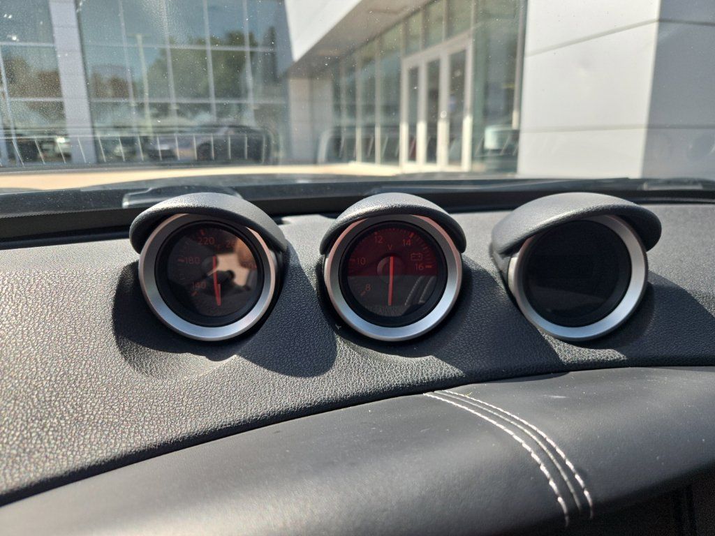 Used 2015 Nissan 370Z Touring RWD image 13