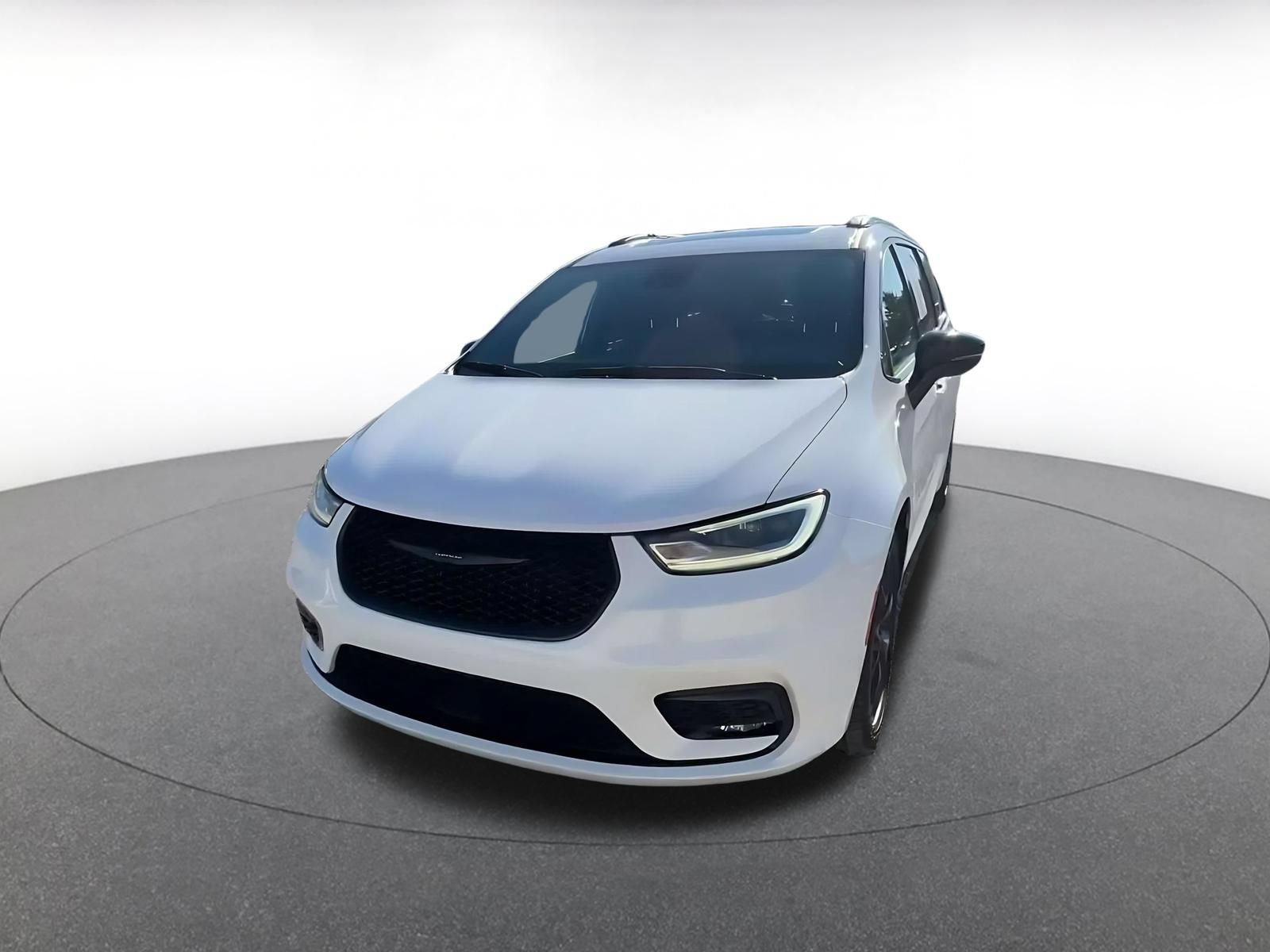 Used 2025 Chrysler Pacifica Limited FWD image 6