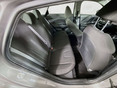 Used 2021 Hyundai Elantra SEL image 27