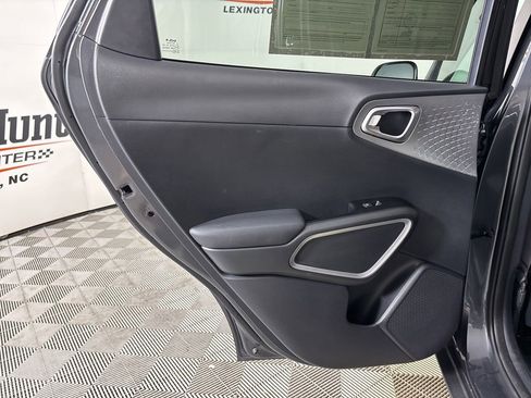 Used 2025 Kia Soul LX w/ LX Technology Package FWD image 15