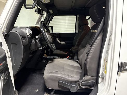 Used 2015 Jeep Wrangler Unlimited Sahara AWD/4WD image 17