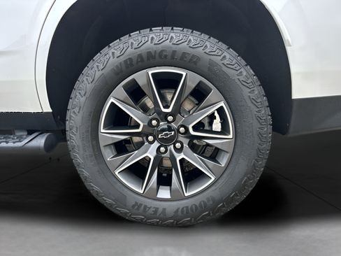 Used 2024 Chevrolet Tahoe Z71 w/ Luxury Package AWD/4WD image 20