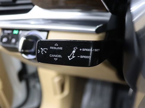 Used 2018 Porsche Panamera 4S image 35