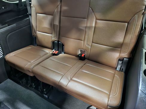 Used 2025 Chevrolet Suburban High Country AWD/4WD image 52