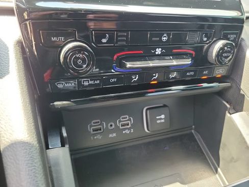 Used 2024 Jeep Grand Cherokee Altitude AWD/4WD image 16