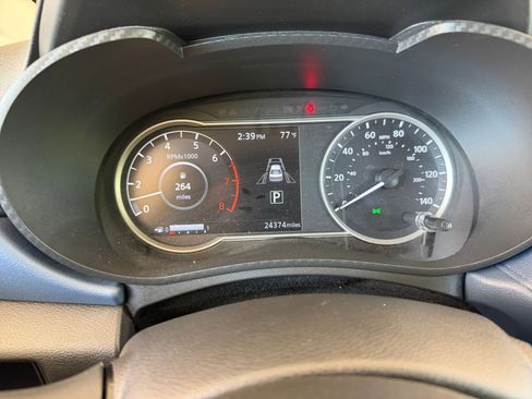 Used 2025 Nissan Versa SV FWD image 38