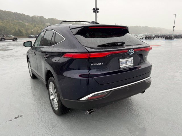 Certified 2024 Toyota Venza XLE AWD/4WD image 9