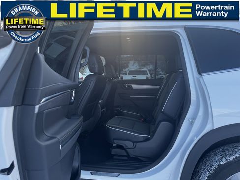 Used 2025 Buick Enclave Preferred image 31