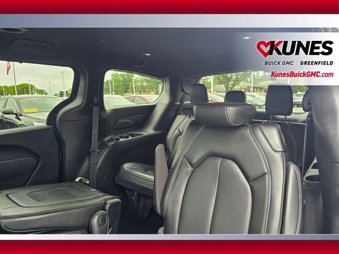 Used 2025 Chrysler Pacifica Select FWD image 18