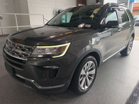 Used 2019 Ford Explorer Limited w/ Class III Trailer Tow Package AWD/4WD image 4