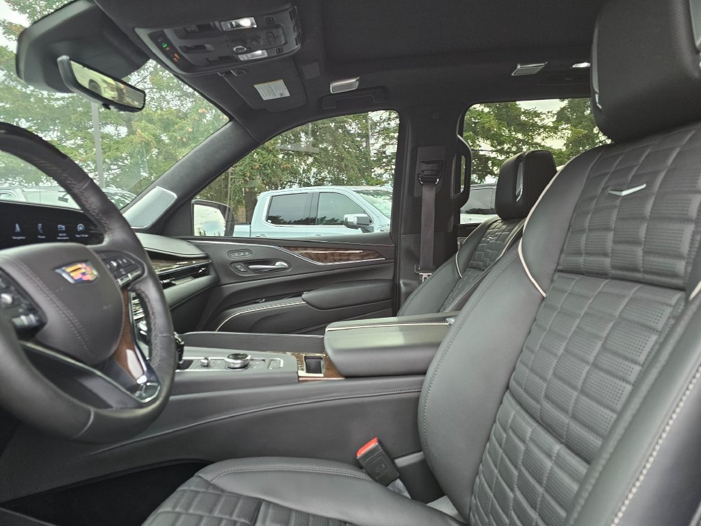 Used 2024 Cadillac Escalade ESV Sport Platinum w/ Heavy-Duty Trailer Package AWD/4WD image 23