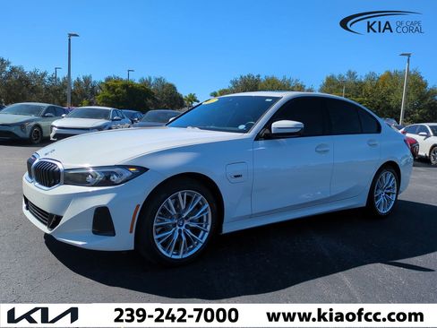 Used 2023 BMW 330e w/ Driving Assistance Package image 9