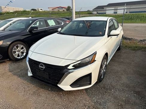 Used 2023 Nissan Altima 2.5 S FWD image 1