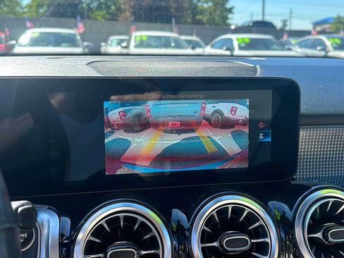 Used 2022 Mercedes-Benz GLB 250 4MATIC image 29