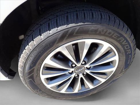 Used 2016 Lincoln Navigator Select AWD/4WD image 7