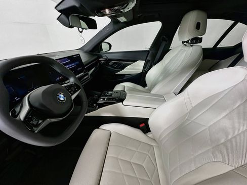 Used 2025 BMW 530i w/ Premium Package RWD image 22