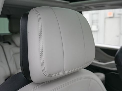 Used 2025 Lincoln Navigator Reserve image 40