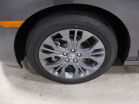 New 2026 Honda Odyssey Touring image 6