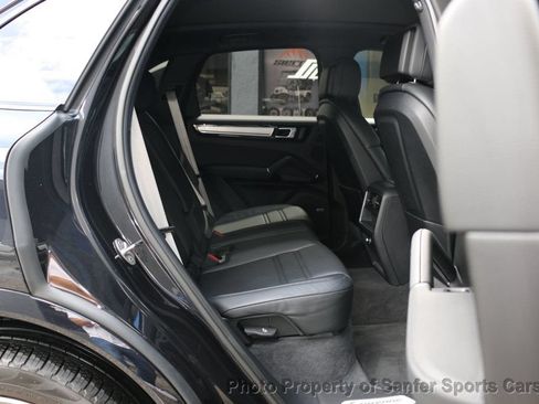 Used 2022 Porsche Cayenne Platinum Edition AWD/4WD image 33