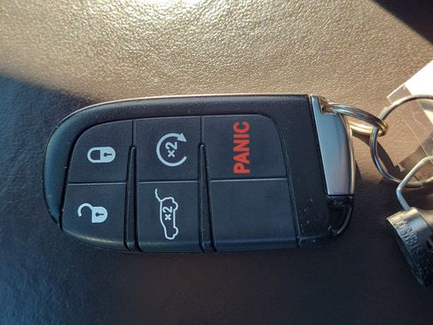 Used 2018 Jeep Grand Cherokee Overland image 4